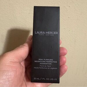 Laura Mercier Real Flawless Weightless Perfecting Foundation in 2C1 ECRU New